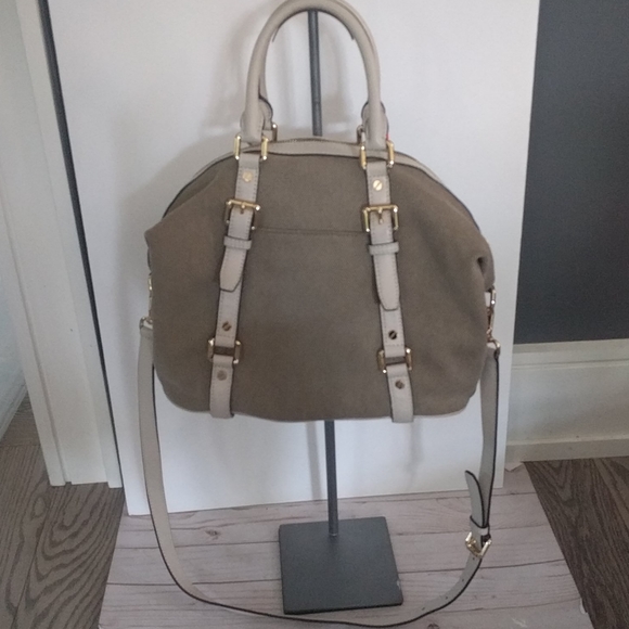 Michael Kors Handbags - 🍀Beautiful Authentic🌺Bag by Michael Kors 🌸🌺🍀